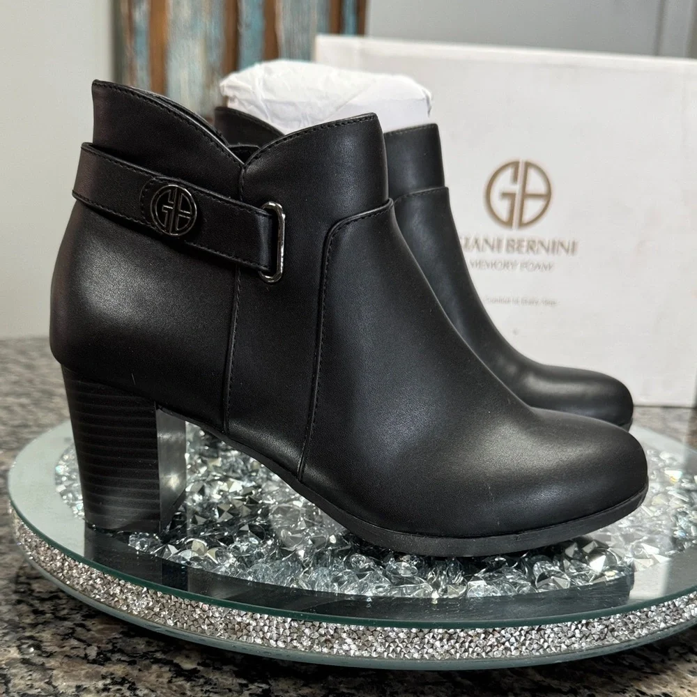 Gianni Bini Black Ankle Booties memory foam technology NWT 6.5